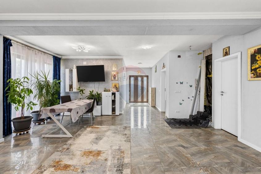 Casă individuală cu 5 camere cu Teren 620 Mp în Macea