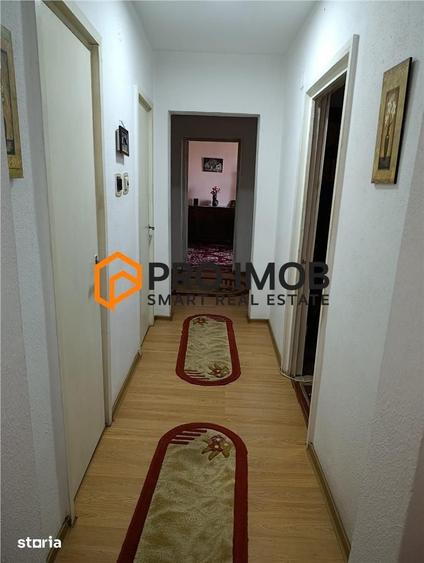 Apartament cu 3 camere decomandat în Micro 5