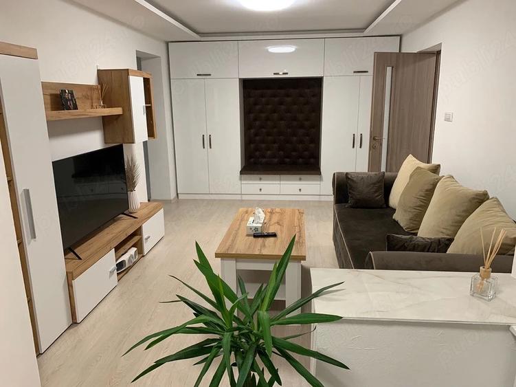 Apartament cu 2 camere semidecomandat în Calea București
