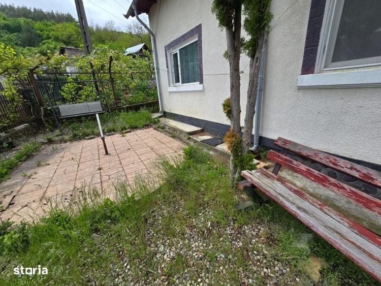 Casă cu 4 camere cu Teren 1210 Mp în Coșești