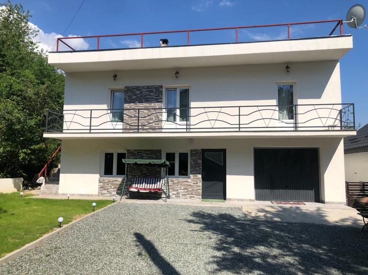 Casă cu 4 camere în Central