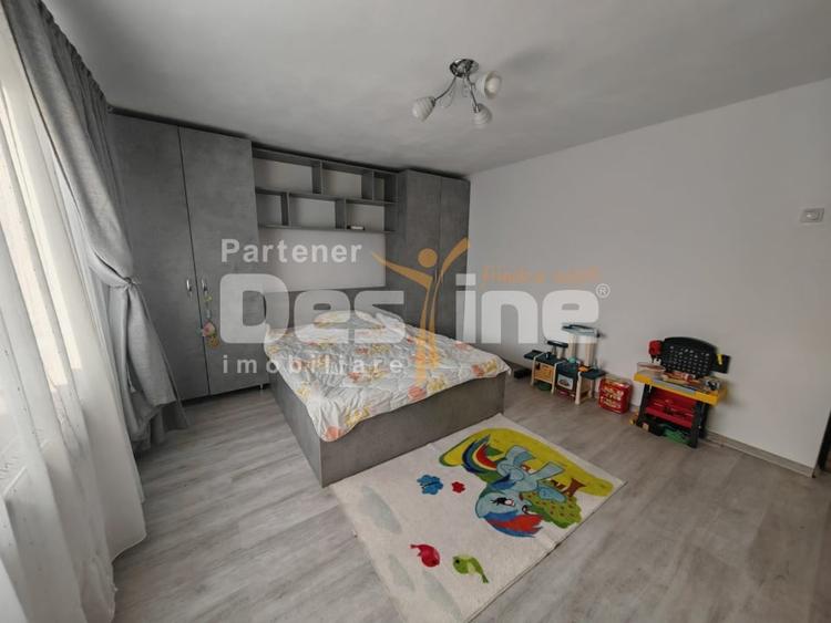 Casă individuală cu 8 camere cu Canalizare în
