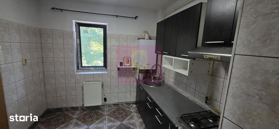 Apartament cu 2 camere decomandat în Poiana