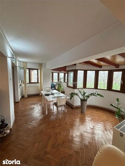 Apartament cu 4 camere decomandat în Port