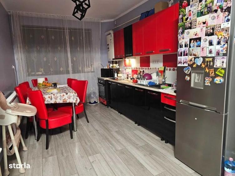 Apartament cu 3 camere semidecomandat în Central