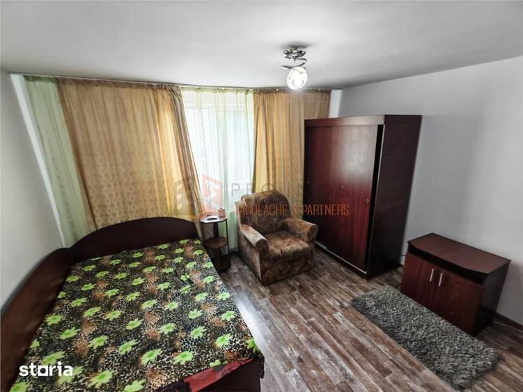 Casă cu 6 camere decomandat cu Teren 800 Mp în Vadu Pașii