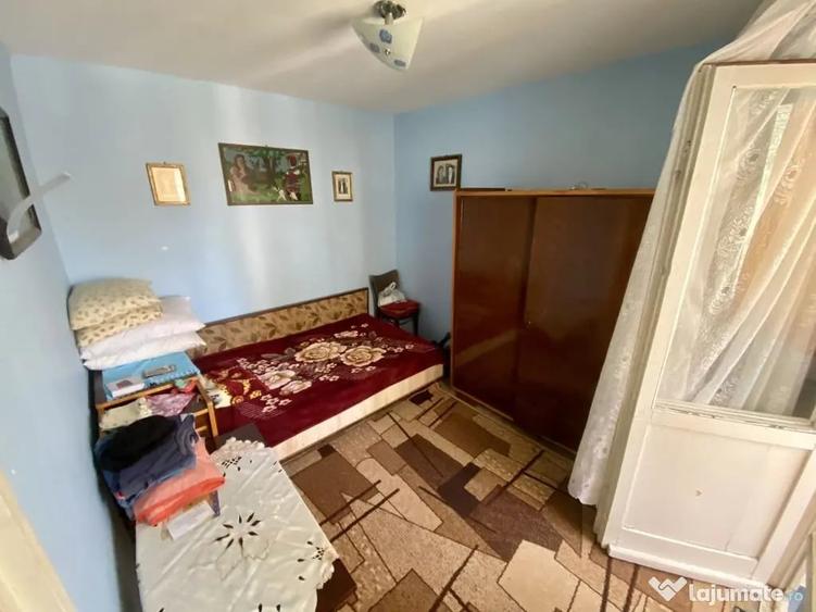 Apartament cu 3 camere semidecomandat în Km 4