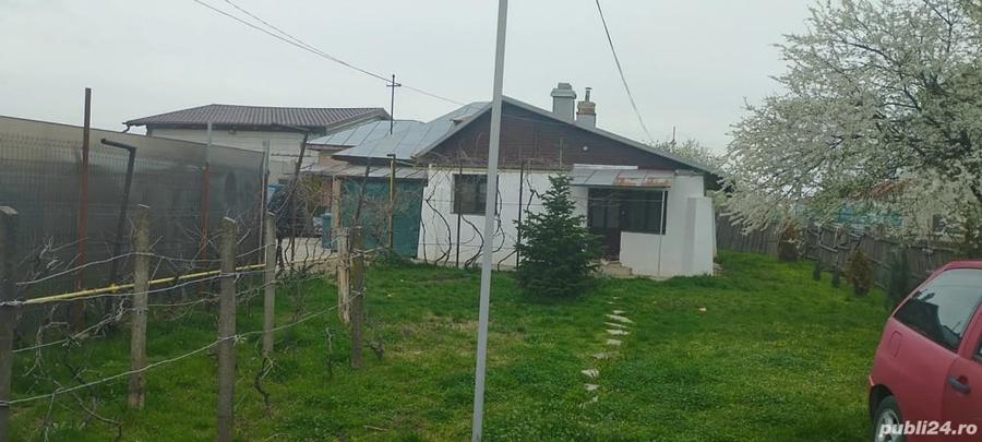 Casă cu 5 camere în Stoenești