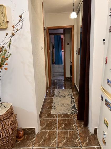 Apartament cu 3 camere decomandat în Exterior Vest