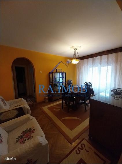 Apartament cu 3 camere semidecomandat în Ultracentral