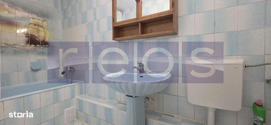 Apartament cu 3 camere decomandat, mobilat în Vitan
