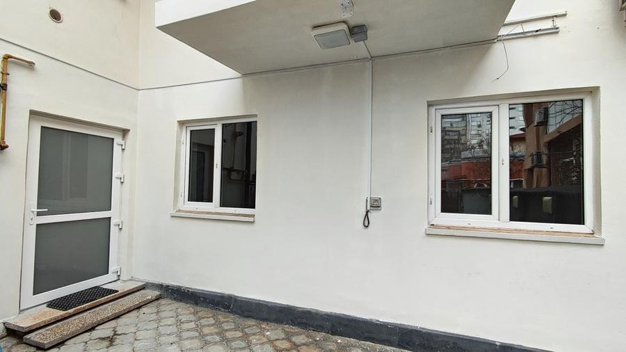 Casă individuală cu 6 camere cu Canalizare în Decebal