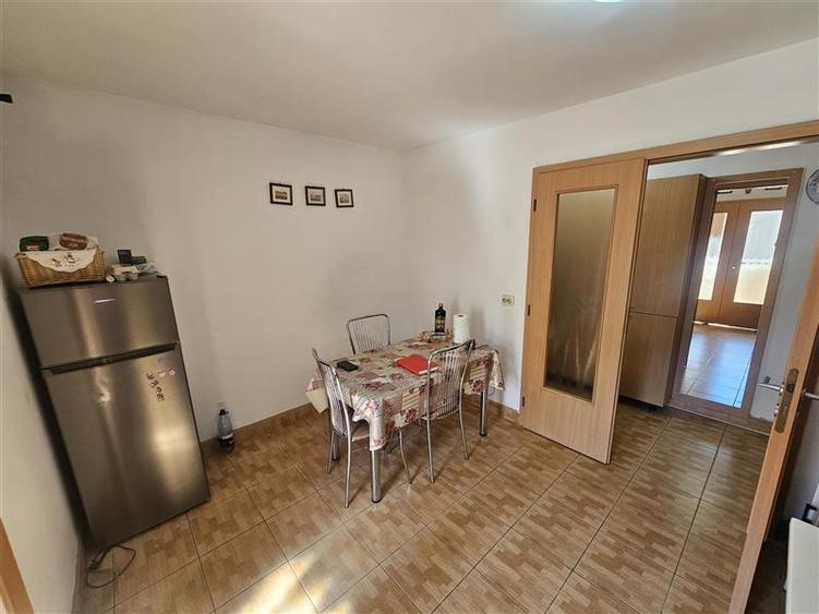 Apartament cu 2 camere decomandat, mobilat în Micro IV