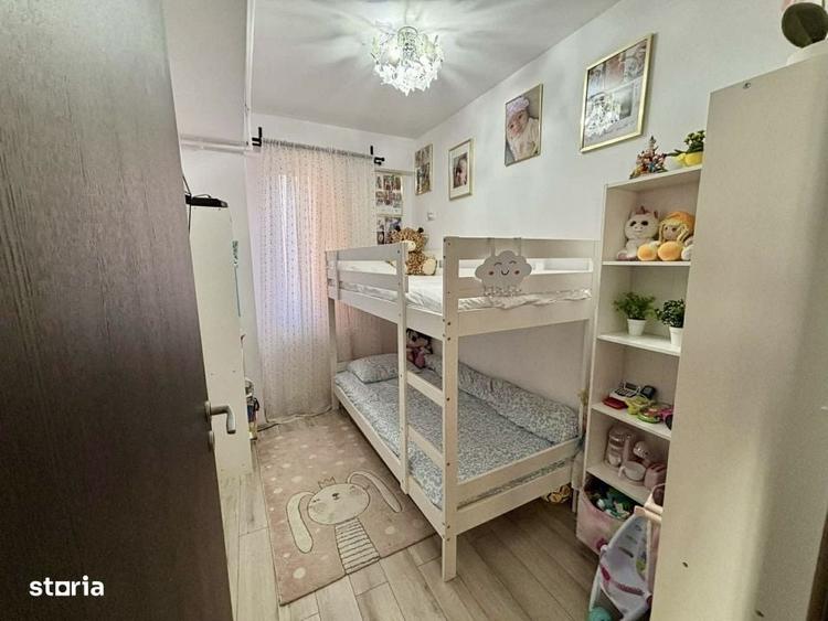 Apartament cu 3 camere decomandat în Roșu