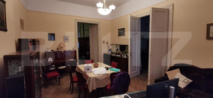 Apartament cu 5 camere semidecomandat, mobilat în Central