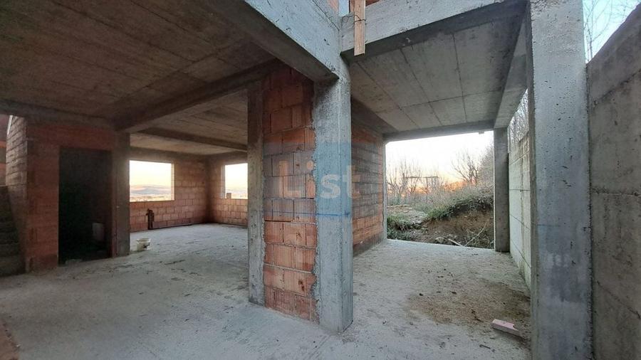 Casă cu 5 camere cu Canalizare în Dezmir