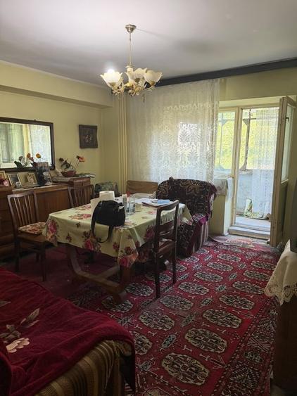 Apartament cu 3 camere decomandat în Tineretului