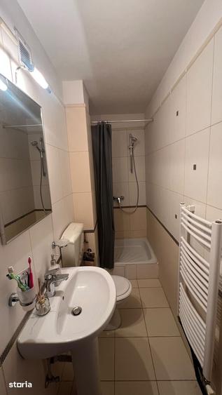 Apartament cu 3 camere decomandat în Intim