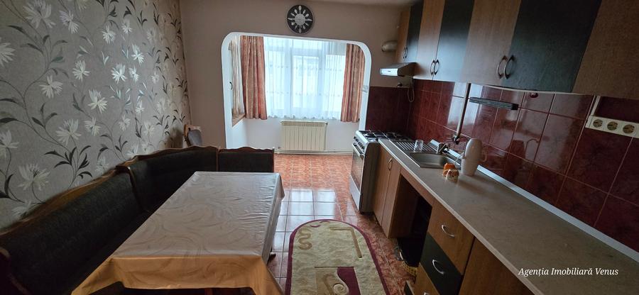 Apartament cu 4 camere decomandat în Central