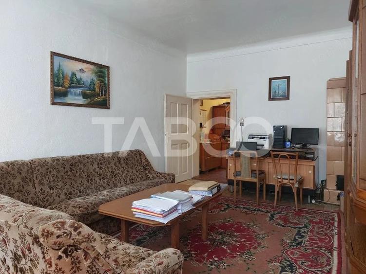 Apartament cu 3 camere decomandat în Central