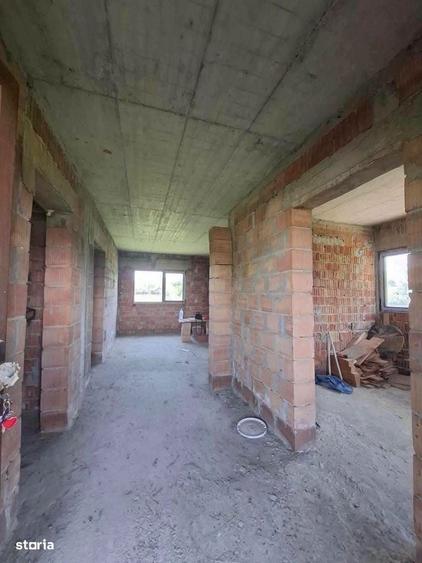 Casă cu 4 camere cu Teren 1600 Mp în Central