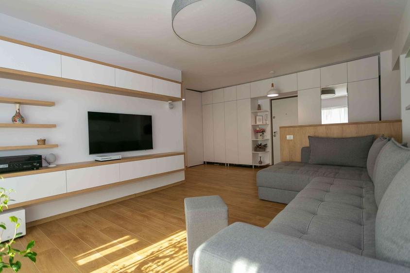 Apartament cu 3 camere decomandat în Victoriei