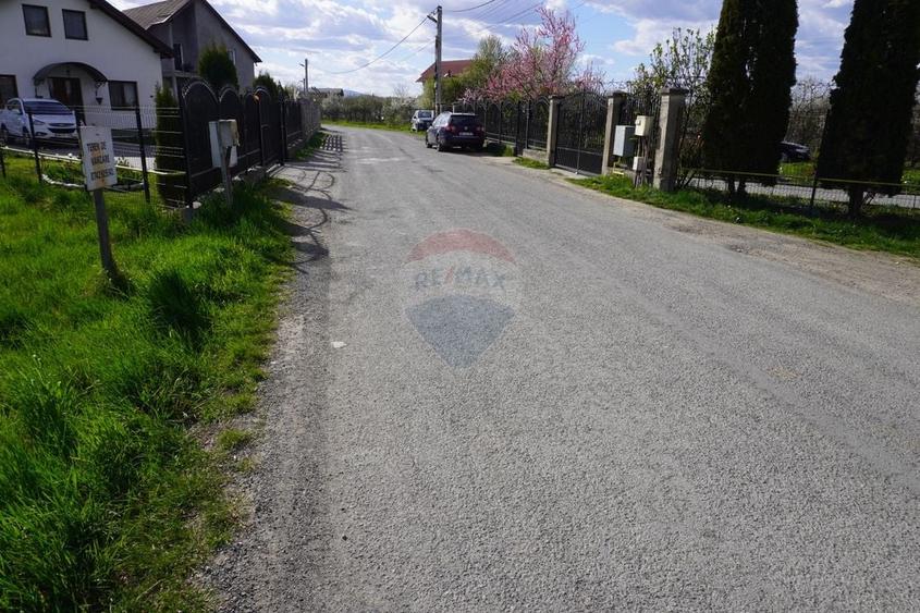 Teren Construcții intravilan de 2505 mp, în Est