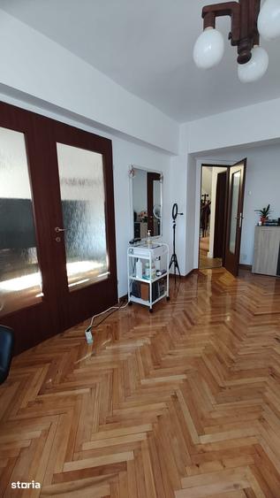 Apartament cu 5 camere în Central