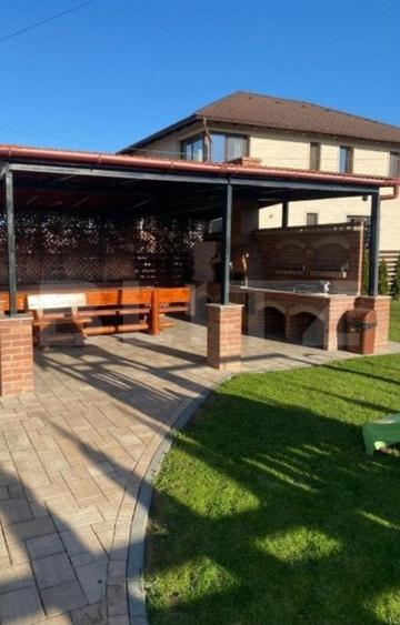 Casă individuală cu 5 camere cu Garaj în Sud