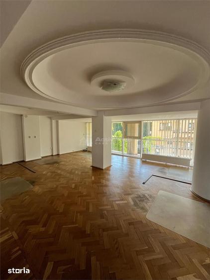 Spațiu comercial, de 260 mp, în Port