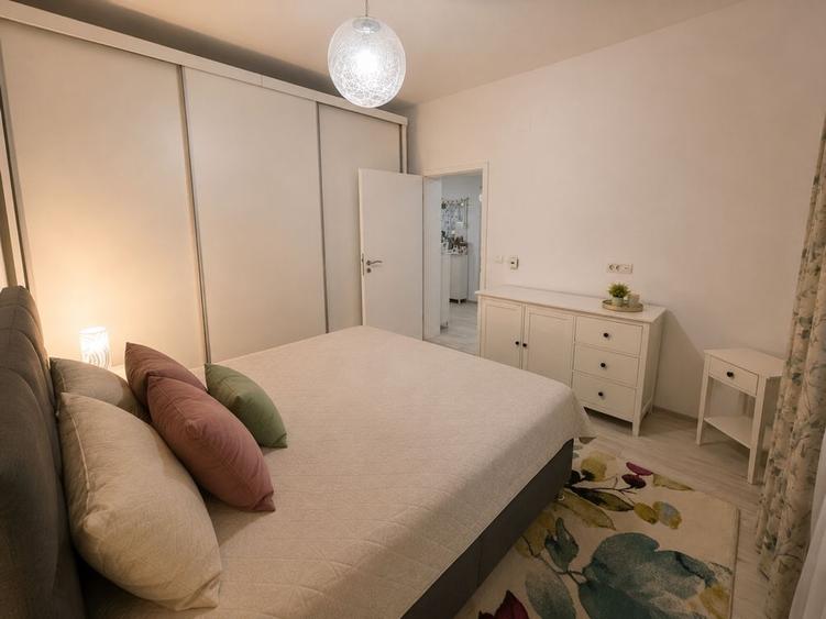 Apartament cu 2 camere semidecomandat, mobilat în Giroc
