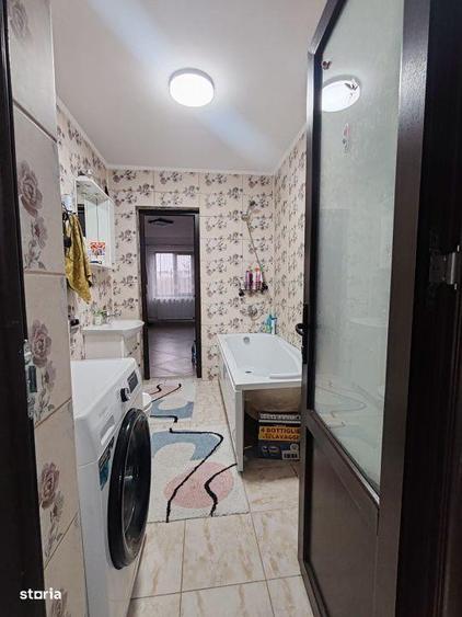 Casă cu 5 camere cu Teren 2400 Mp în Central