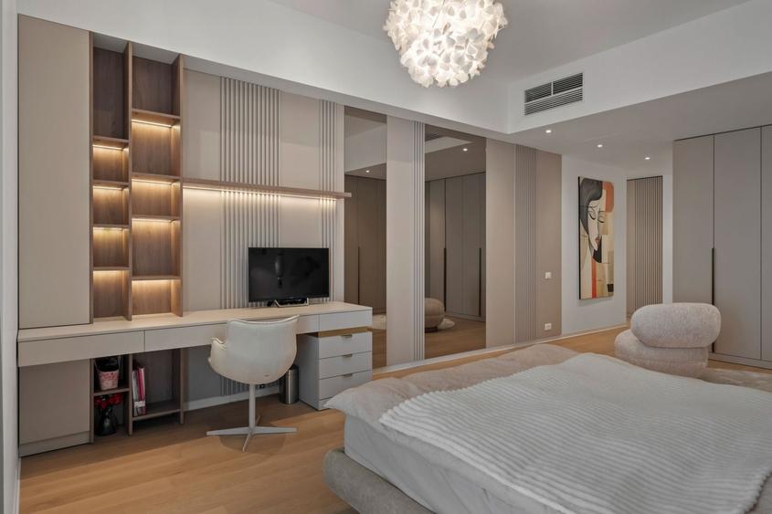 Apartament cu 5 camere decomandat, mobilat în Barbu Văcărescu