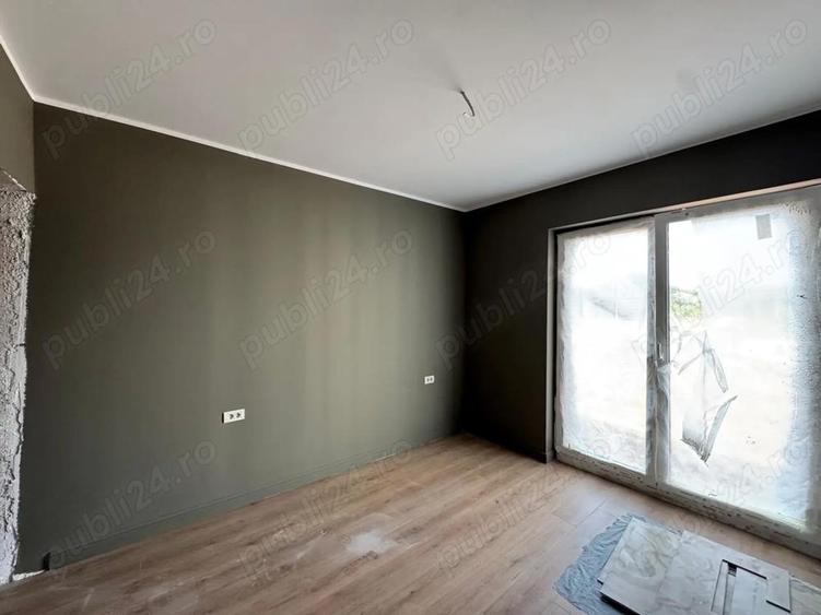 Apartament cu 3 camere decomandat în Plopi