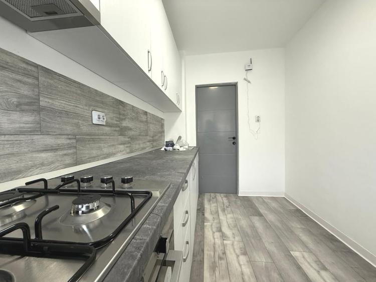 Apartament cu 3 camere decomandat, mobilat în Costin Georgian