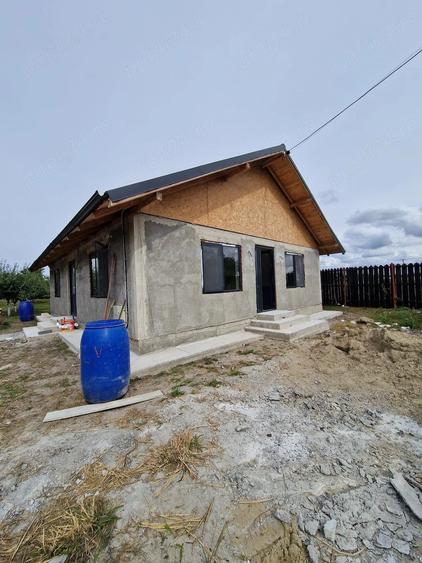 Casă cu 3 camere cu Teren 2000 Mp în Glodeanu-Siliștea
