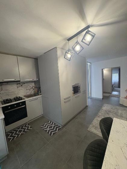 Apartament cu 4 camere decomandat în Central