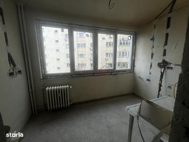 Apartament cu 3 camere semidecomandat în Iancului