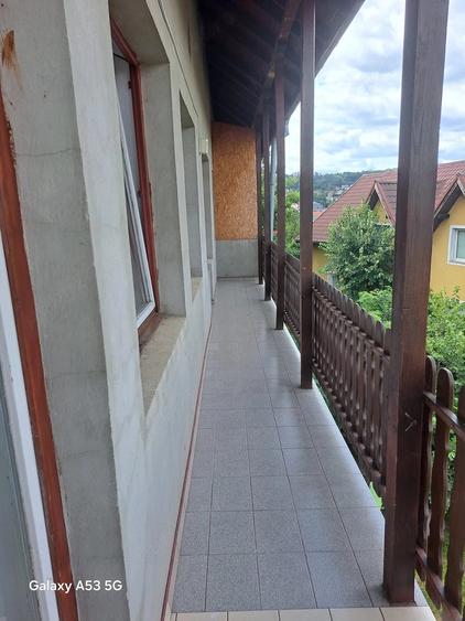 Apartament cu 6 camere decomandat în Central