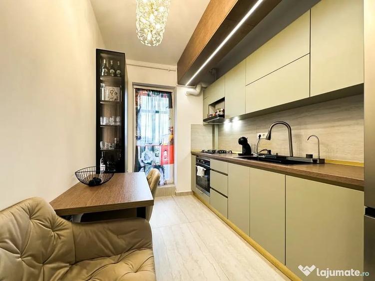 Apartament cu 3 camere decomandat în Titan
