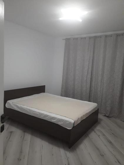 Apartament cu 3 camere decomandat în Florești