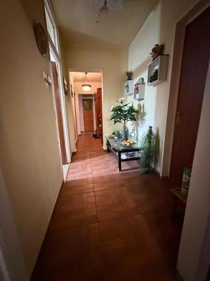 Apartament cu 4 camere în Crângași
