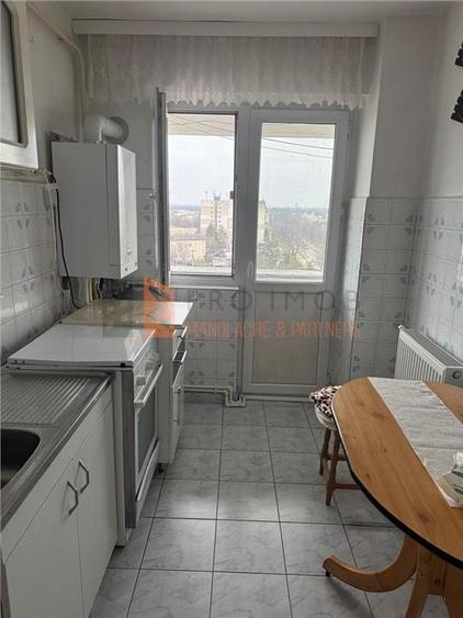 Apartament cu 3 camere decomandat, mobilat în 1 Decembrie