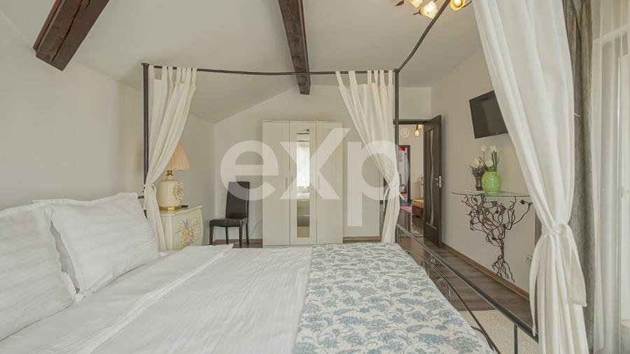 Casă individuală cu 11 camere cu Piscina în Drumul Poienii