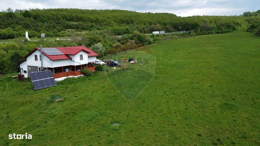 Casă cu 4 camere în Topa Mică