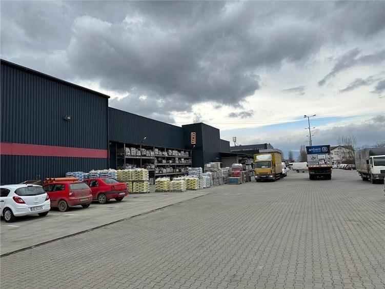 Spațiu comercial, de 1,000 mp, în Bărăbanț