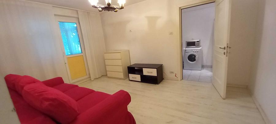 Apartament cu 3 camere semidecomandat în P-ța Reșița