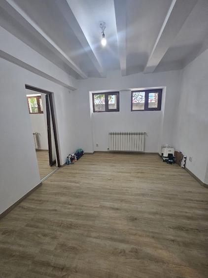 Apartament cu 3 camere în Aviatorilor