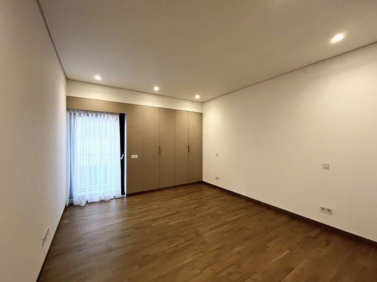 Apartament cu 5 camere semidecomandat, mobilat în Primăverii