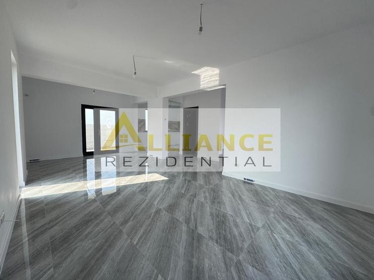 Casă individuală cu 4 camere decomandat cu Canalizare în Berceni